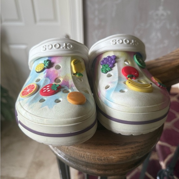 Crocs ladies size 6. Very good condition. White with buttons. Men’s 4 - Picture 5 of 12